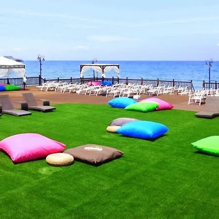 Beachfront Sunport Boutique Hotel & Restaurant Hotel