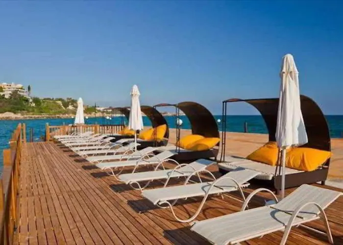 Sunport Boutique Hotel Beachfront Rooms ! 3* Kerínia