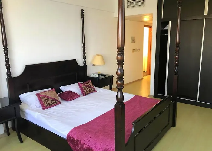 Sunport Hotel Seafront Rooms ! Kirenia