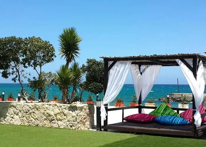 Sunport Boutique Hotel Beachfront Rooms ! Kerínia